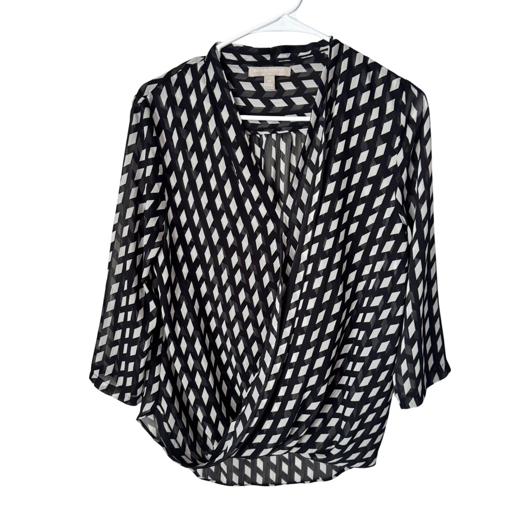Banana Republic Womens XS Black White Geometric Diamond Surplice Chiffon Blouse